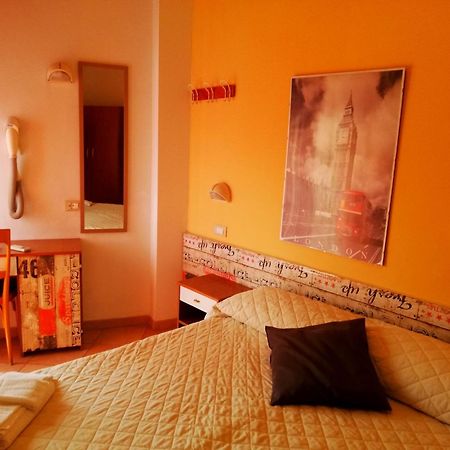 Hotel Galles Ріміні Екстер'єр фото