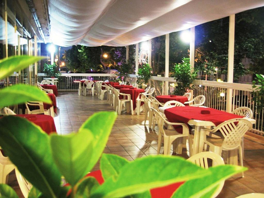 Hotel Galles Ріміні Екстер'єр фото