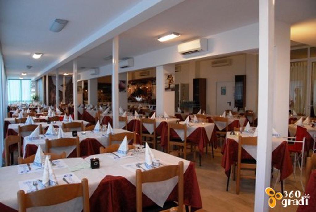 Hotel Galles Ріміні Екстер'єр фото