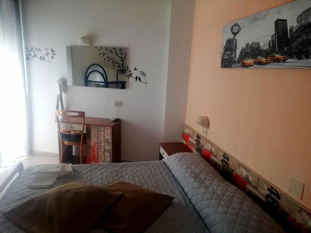 Hotel Galles Ріміні Екстер'єр фото