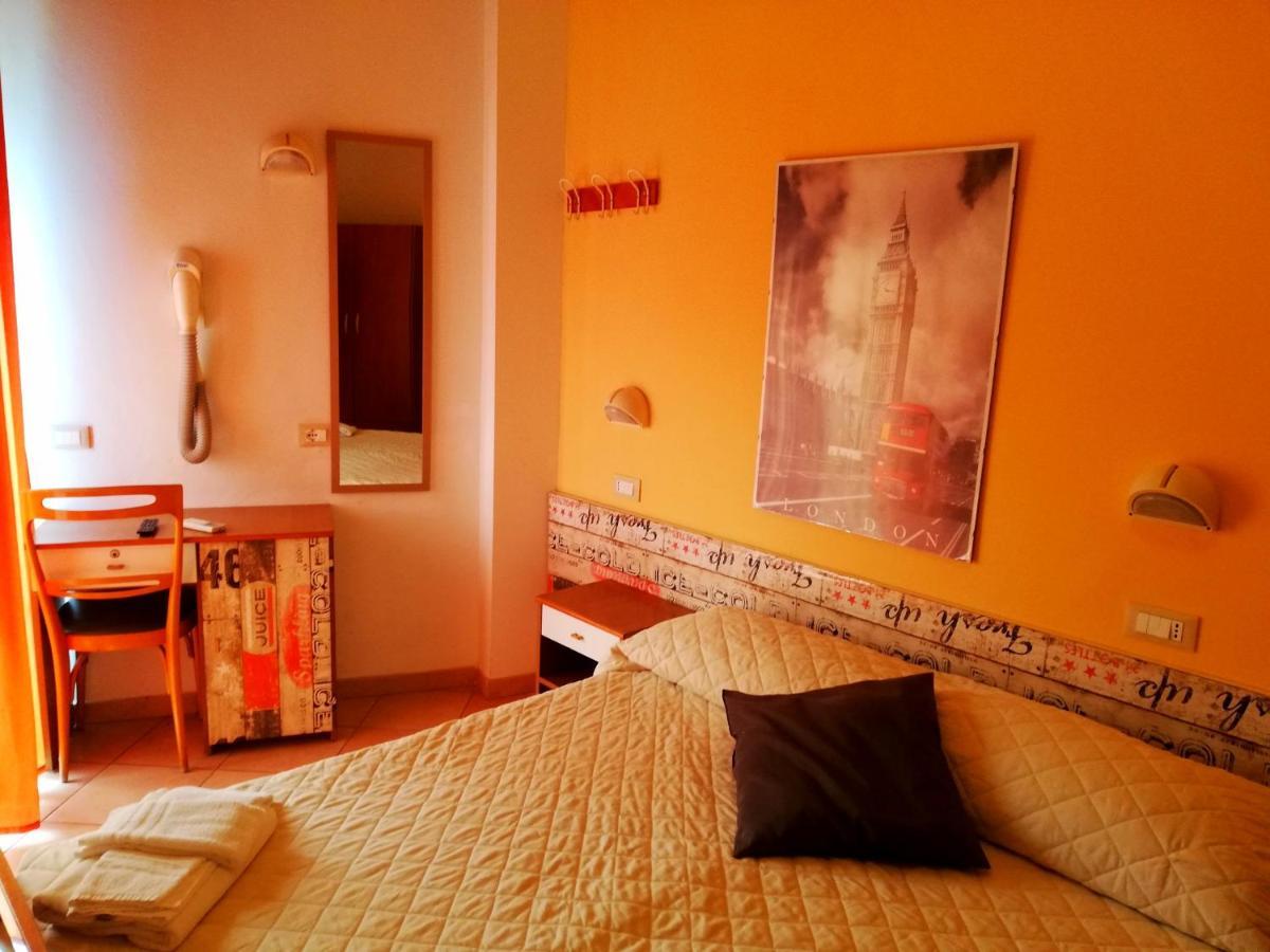 Hotel Galles Ріміні Екстер'єр фото
