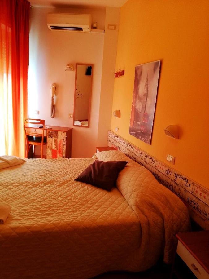 Hotel Galles Ріміні Екстер'єр фото