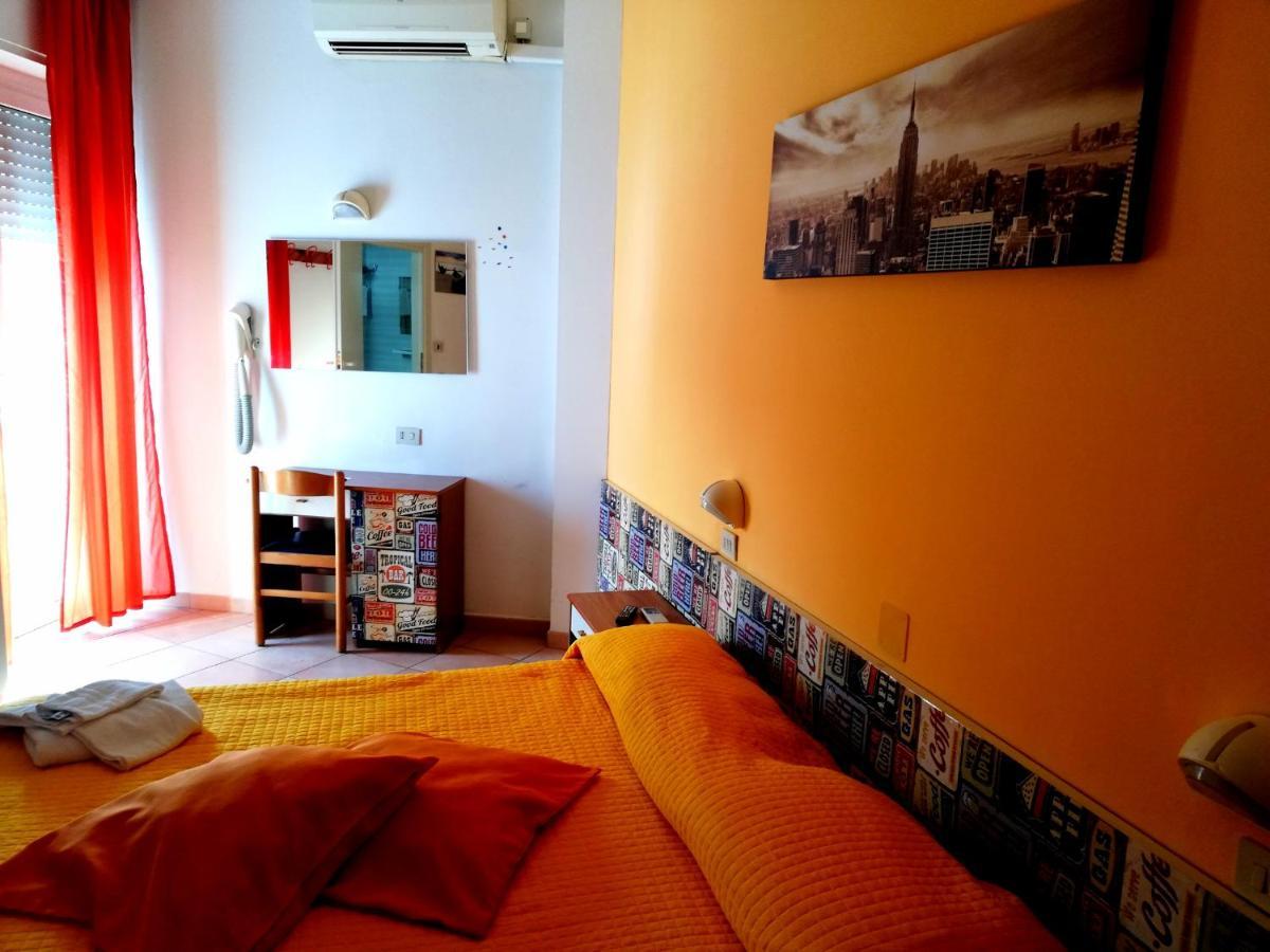 Hotel Galles Ріміні Екстер'єр фото